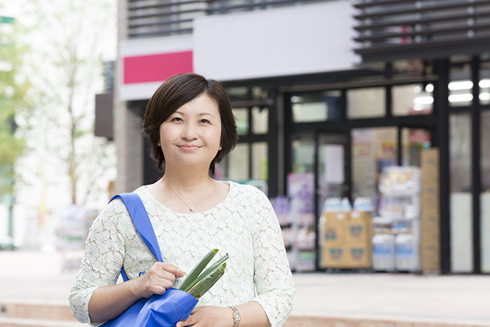 お買い物帰りの主婦の方